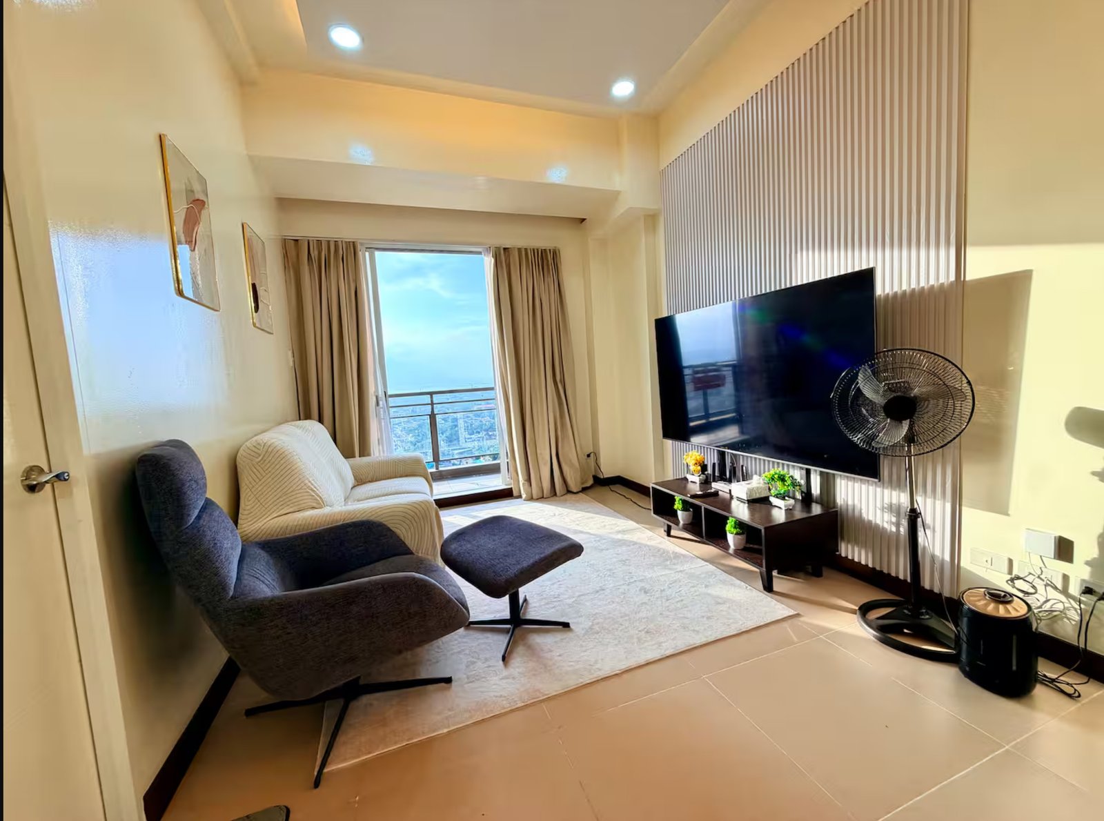 Cozy Luxe Penthouse at Acacia Estates