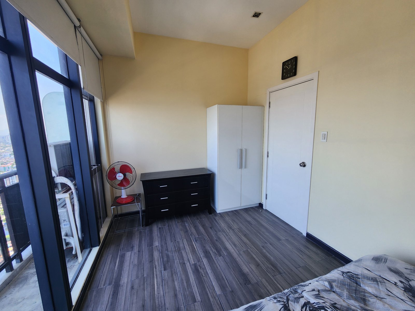 KNIGHTSBRIDGE 1br condo
