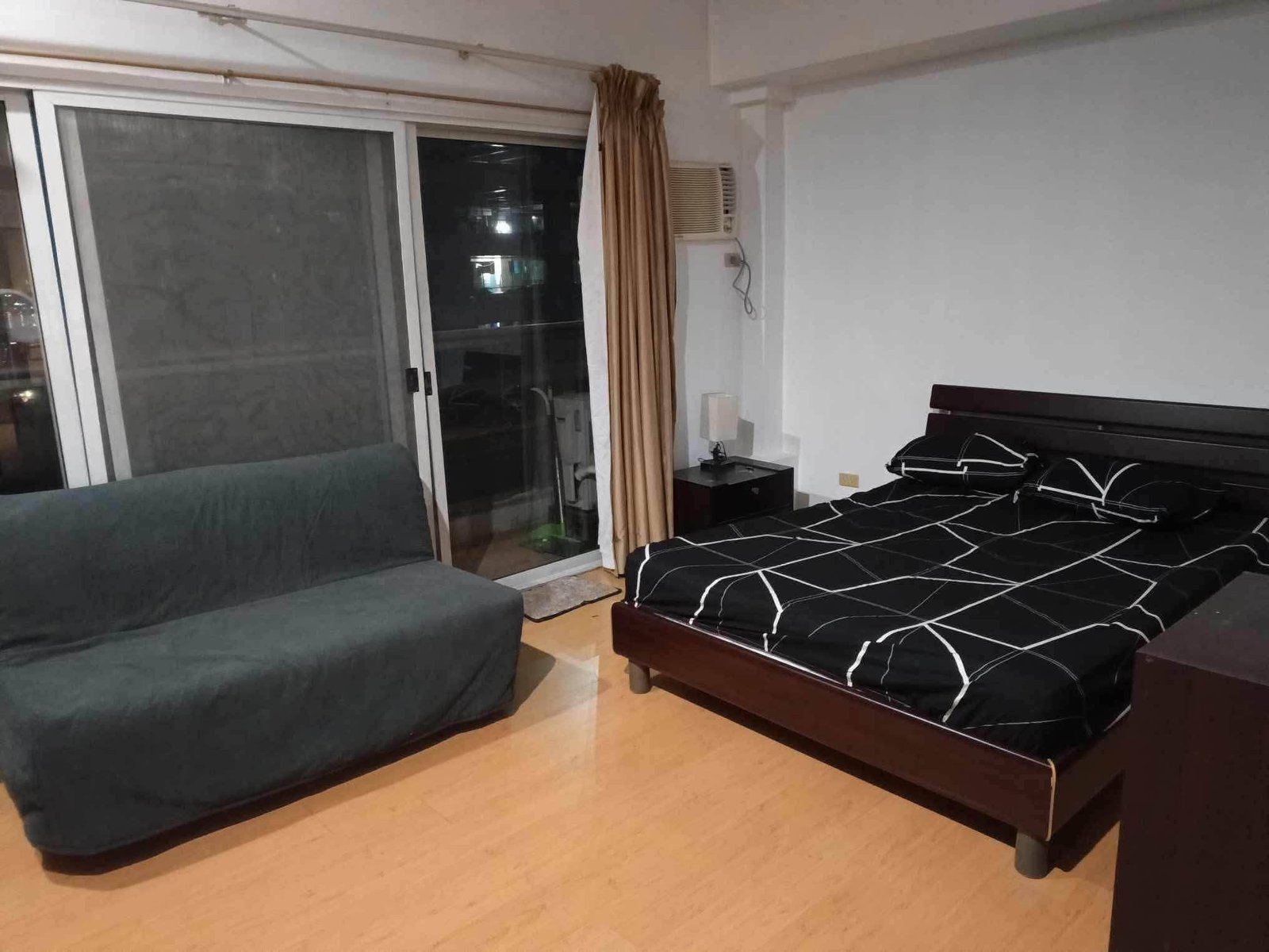 For Rent 1br with Balcony | Elizabeth Place