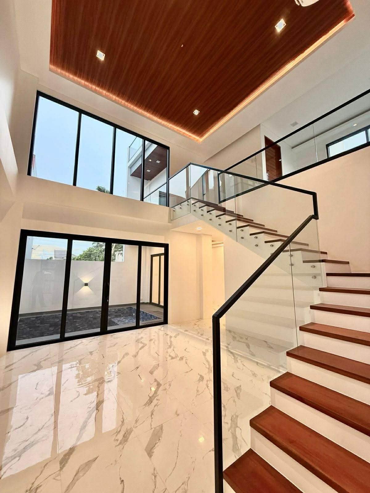 HOUSE AND LOT FOR SALE IN GREENWOODS