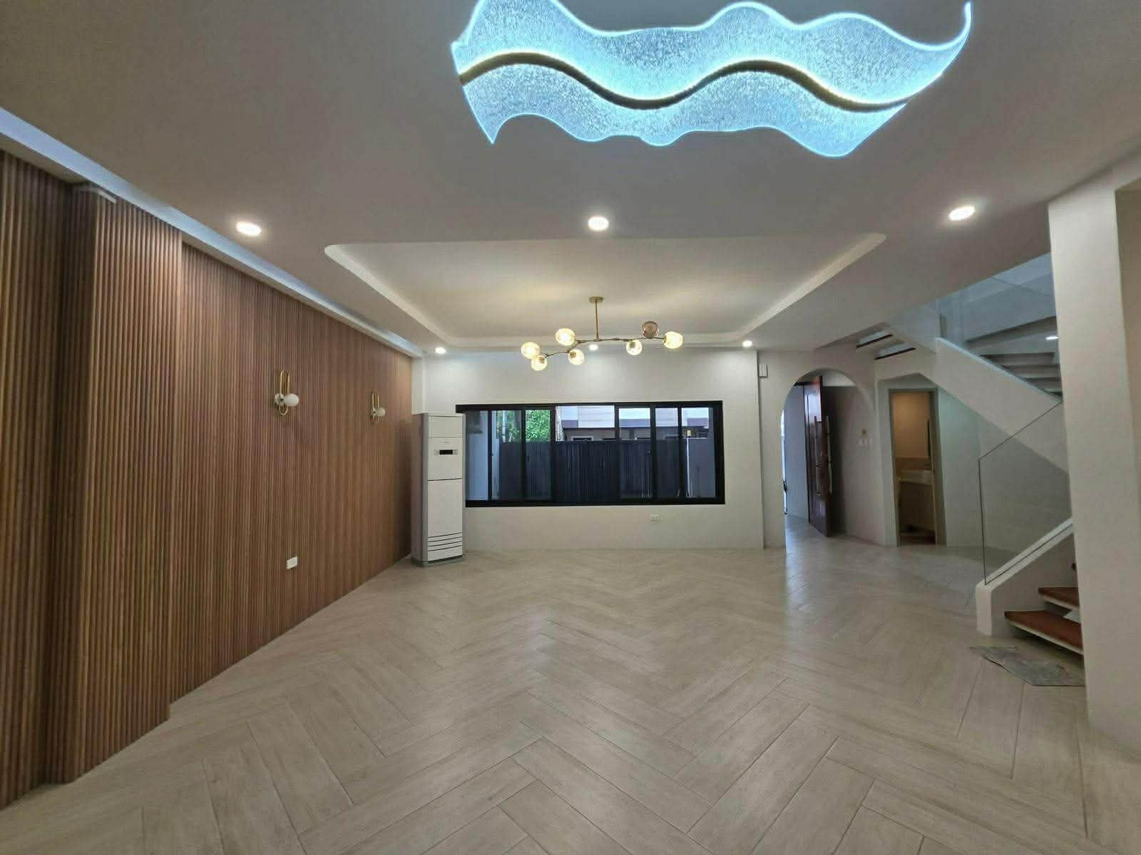 Greenwoods Executive Village, near Taytay Gate (Pasig/Cainta/Taytay)
