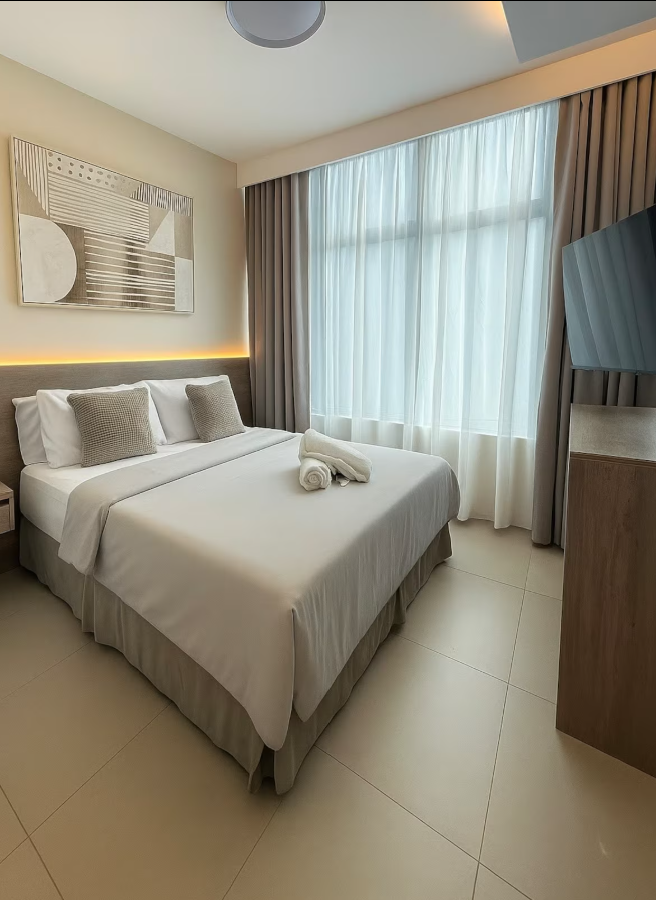 Modern Makati Condo · Infinity Pool, Gym & Wi-Fi